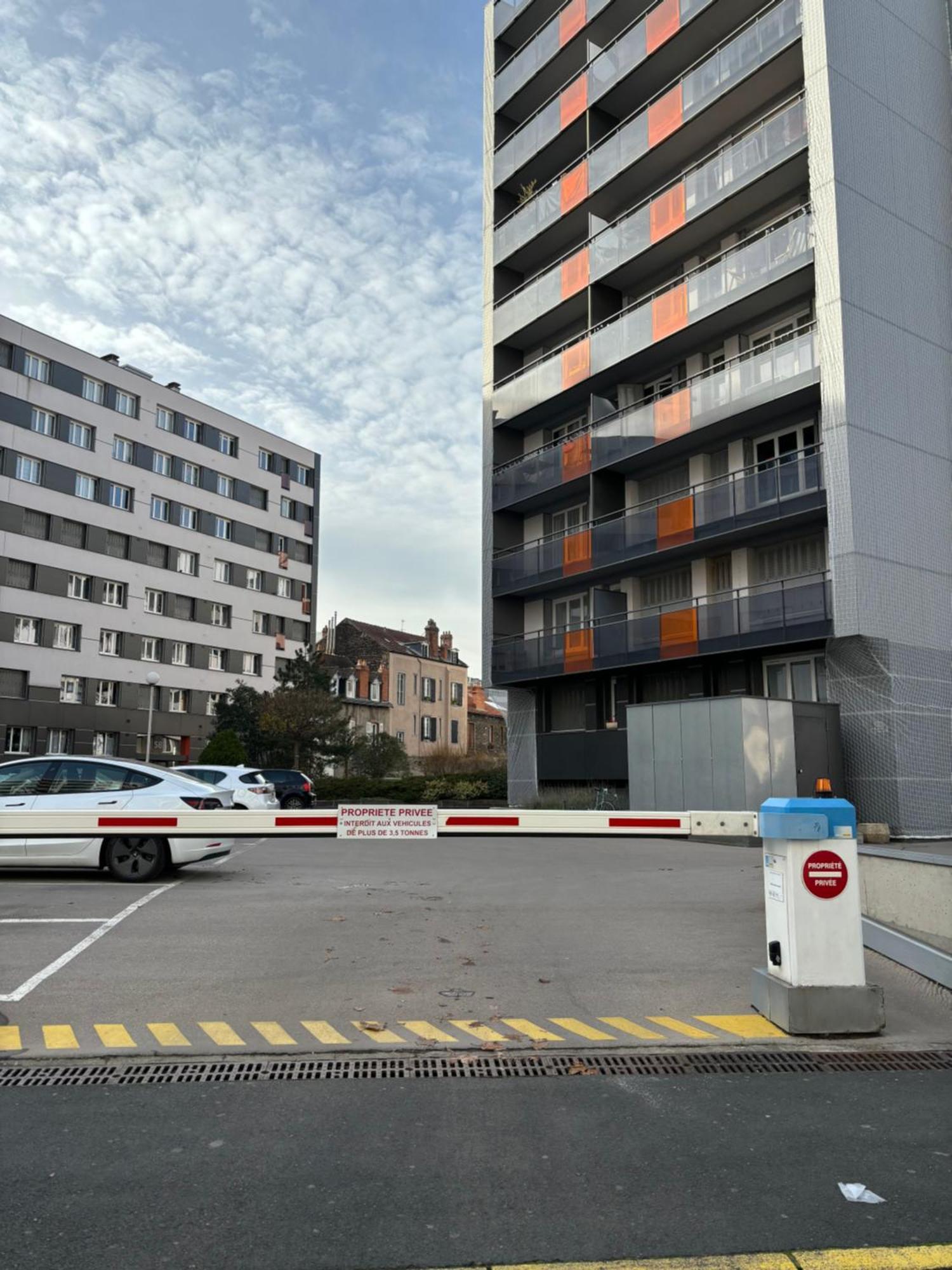 Orange & Art Apartment Clermont-Ferrand Exterior photo